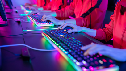 Esports users using keyboards