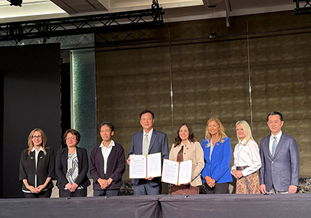 A formal signing ceremony between GateWay Community Colleges and Minghsin University of Science and Technology at the signing ceremony to announce their educational partnership.