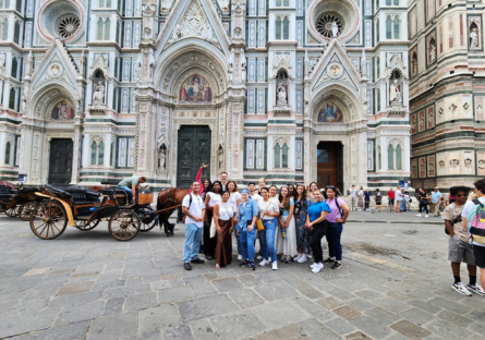 An image of a group of students in the study abroad program visiting the Duomo in Italy